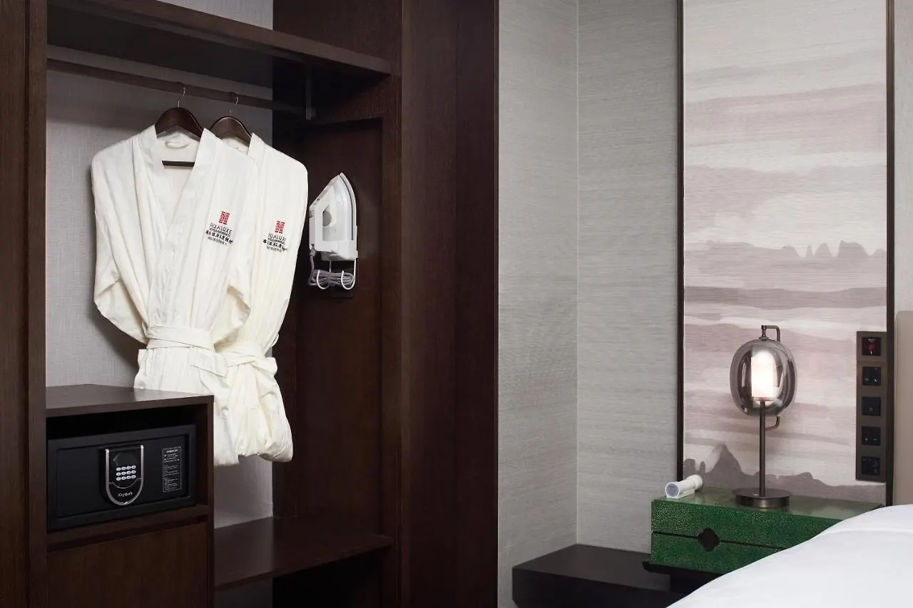 Hualuxe Kunshan Huaqiao By Ihg - F1 Racing Preferred Hotel  昆山