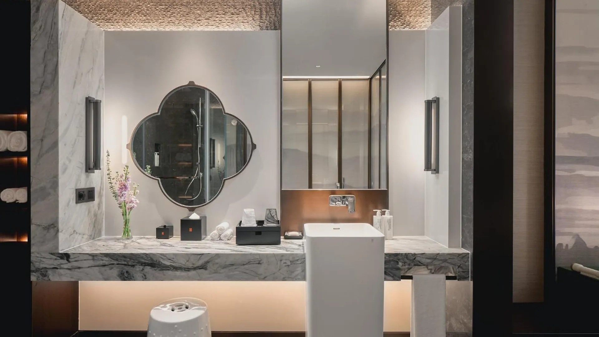 Hualuxe Kunshan Huaqiao By Ihg - F1 Racing Preferred Hotel