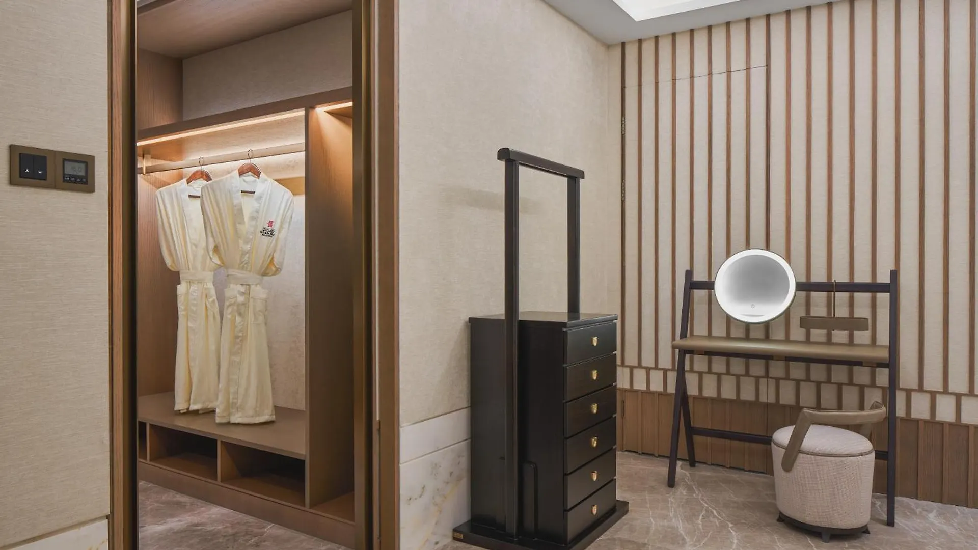 Hualuxe Kunshan Huaqiao By Ihg - F1 Racing Preferred Hotel