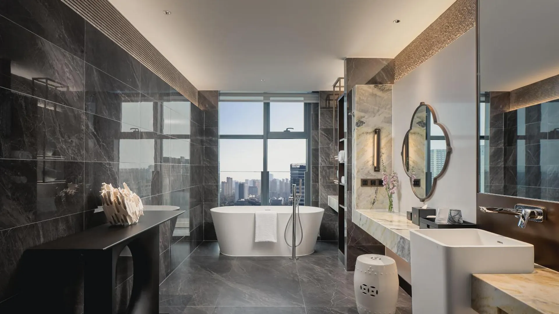 Hualuxe Kunshan Huaqiao By Ihg - F1 Racing Preferred Hotel 昆山