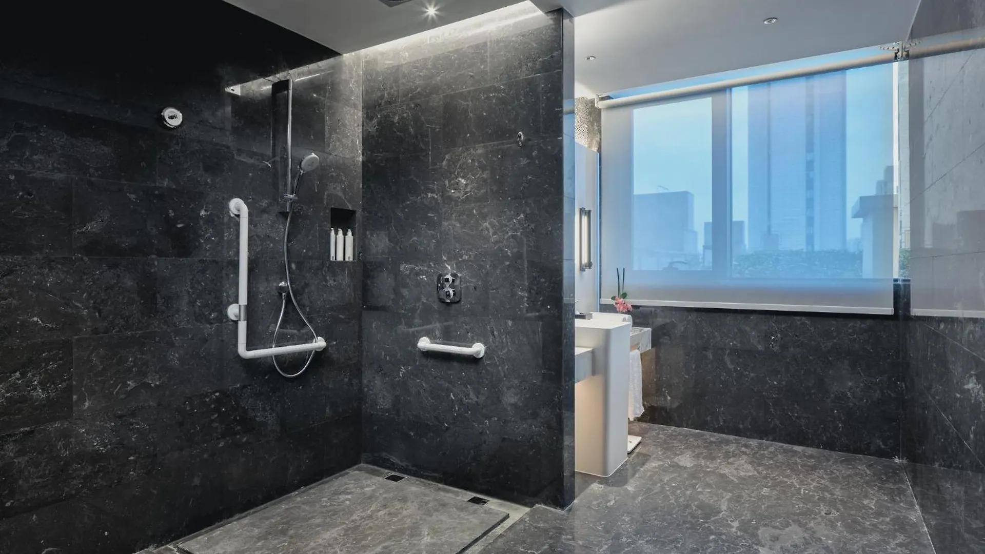 Hualuxe Kunshan Huaqiao By Ihg - F1 Racing Preferred Hotel
